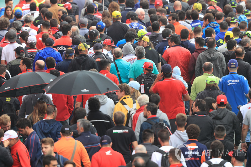 Paddock crowd