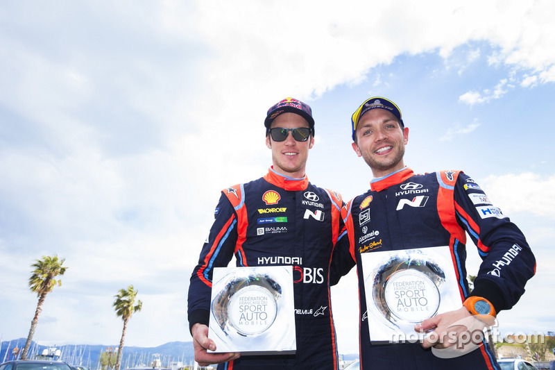 Podium: tercero, Thierry Neuville, Nicolas Gilsoul, Hyundai Motorsport Hyundai i20 Coupe WRC