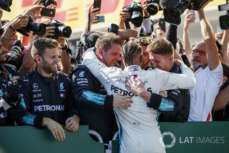 Lewis Hamilton, Mercedes AMG F1 W09 celebrates in Parc Ferme with his team