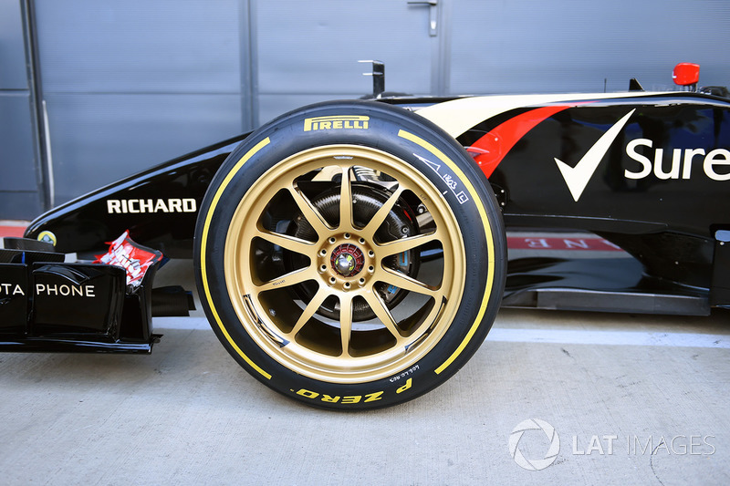 Des pneus Pirelli 18 pouces sur la Lotus E22