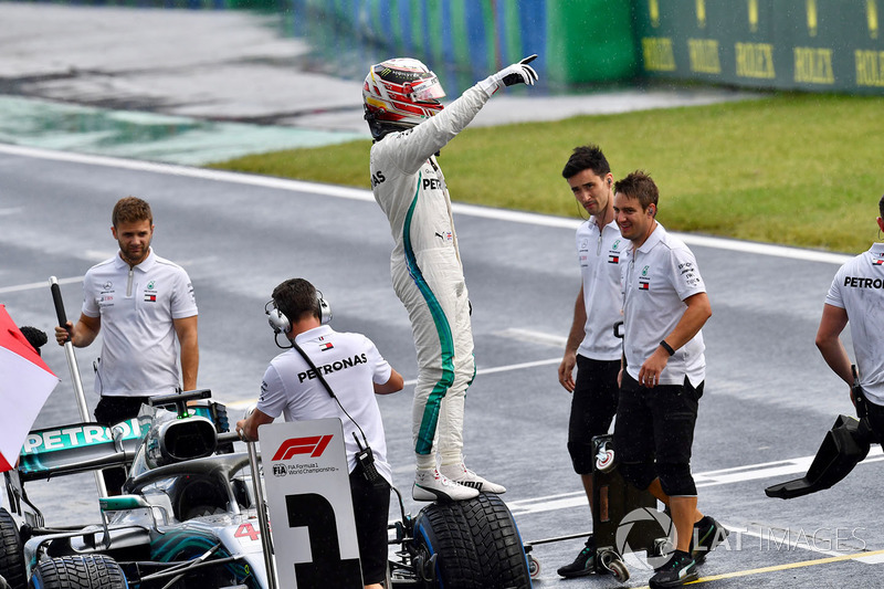 Lewis Hamilton, Mercedes-AMG F1 W09 celebrates in parc ferme