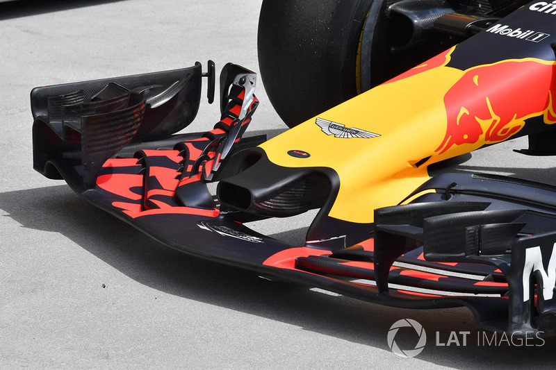 Detalle del alerón delantero y el morro del RB14 de Red Bull