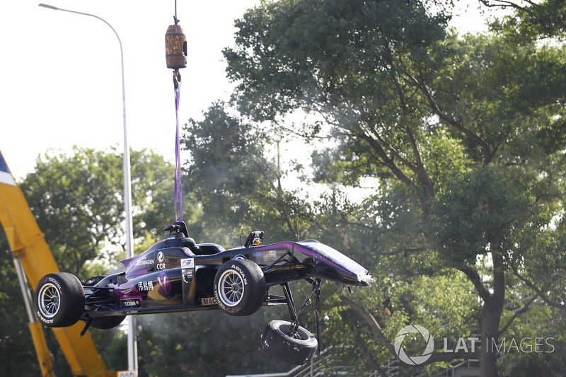 The crashed car of Sérgio Sette Câmara, Motopark with VEB, Dallara Volkswagen