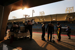 Toyota Gazoo Racing team en pits