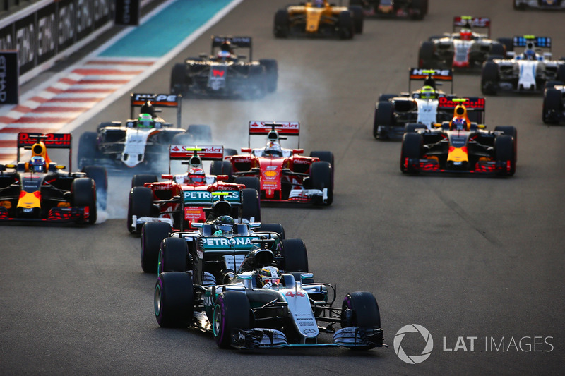 Lewis Hamilton, Mercedes F1 W07 Hybrid, leads Nico Rosberg, Mercedes F1 W07 Hybrid, Kimi Raikkonen, 