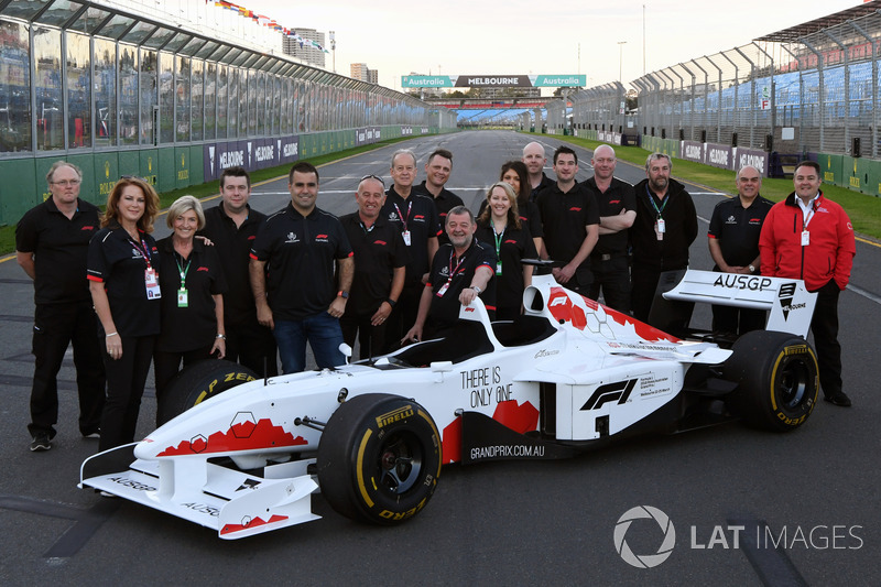 F1 Experiences 2-Seater Group photo