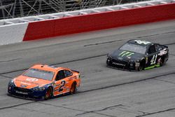 Brad Keselowski, Team Penske, Autotrader Ford Fusion e Kurt Busch, Stewart-Haas Racing, Monster Energy/Haas Automation Ford Fusion