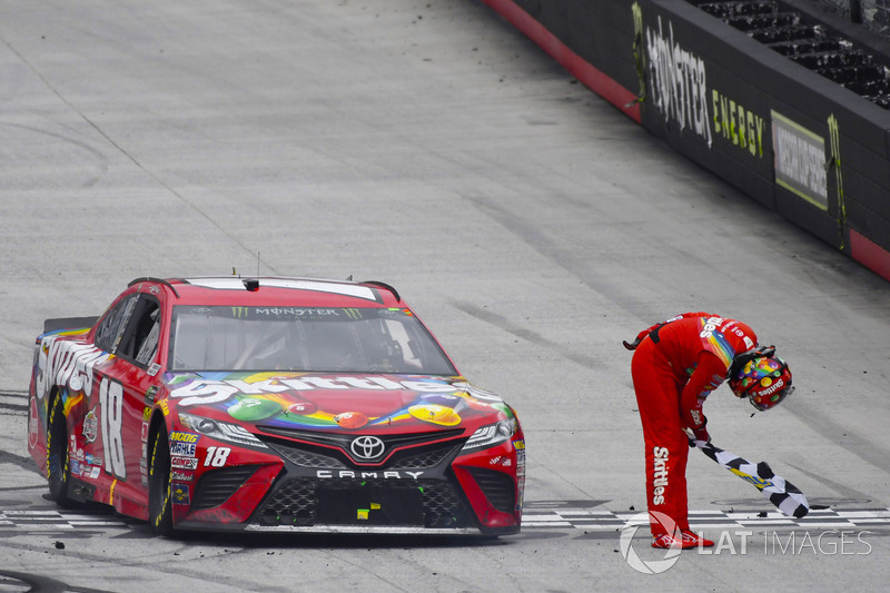 1. Kyle Busch, Joe Gibbs Racing, Toyota Camry Skittles