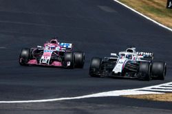 Sergio Perez, Force India VJM11 and Lance Stroll, Williams FW41