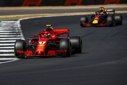 Kimi Raikkonen, Ferrari SF71H, leads Daniel Ricciardo, Red Bull Racing RB14