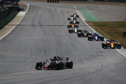 Kevin Magnussen, Haas F1 Team VF-18, lidera a Fernando Alonso, McLaren MCL33, Pierre Gasly, Toro Rosso STR13, y Romain Grosjean, Haas F1 Team VF-18