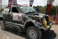 #302 X-Raid Team MINI: Nani Roma, Alex Haro finishes the stage with damage