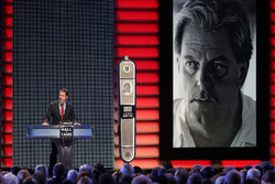 Brad Keselowski hace ingresar a Robert Yates al Salón de la Fama de NASCAR.