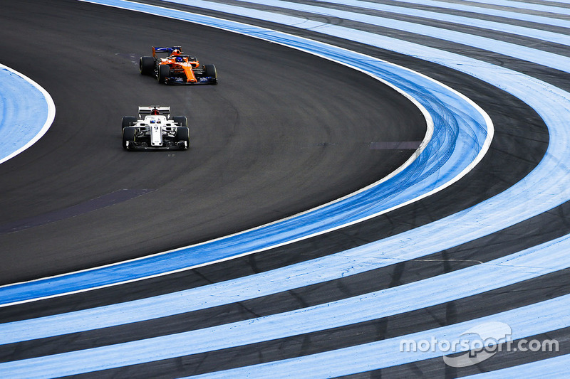 Marcus Ericsson, Sauber C37, leads Fernando Alonso, McLaren MCL33