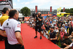 Frederic Vasseur, Sauber, Team Principal, Cyril Abiteboul, Renault Sport F1 Managing Director and Eric Boullier, McLaren Racing Director