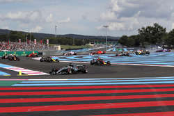 Lewis Hamilton, Mercedes AMG F1 W09 leads at the start