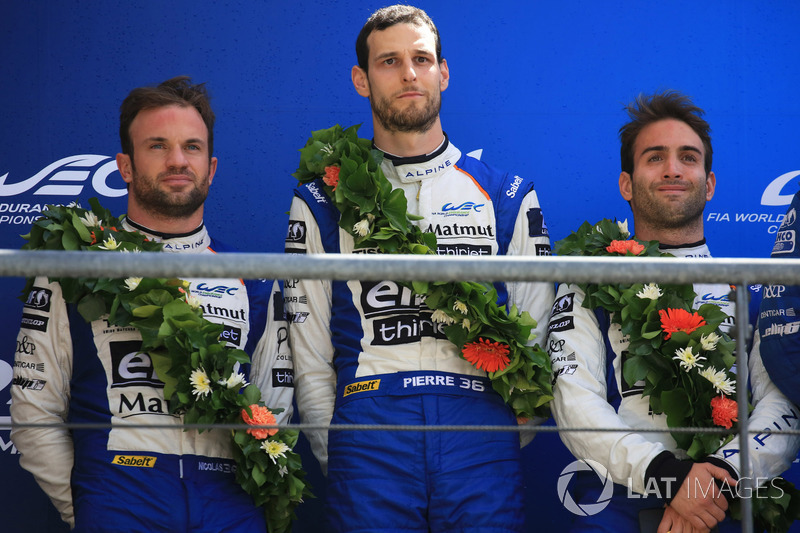 Podium du LMP2 : le deuxième, Nicolas Lapierre, Andre Negrao, Pierre Thiriet, Signatech Alpine