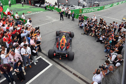 Max Verstappen, Red Bull Racing RB14 in parc ferme