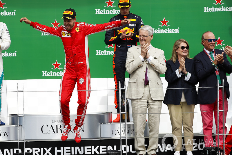 Podyum: Yarış galibi Sebastian Vettel, Ferrari