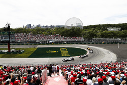 Sergey Sirotkin, Williams FW41, devant Romain Grosjean, Haas F1 Team VF-18, et Marcus Ericsson, Sauber C37