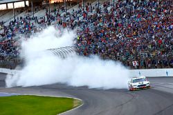 Race winner Kevin Harvick, Stewart-Haas Racing Ford