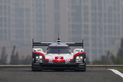 #2 Porsche Team Porsche 919 Hybrid: Timo Bernhard, Earl Bamber, Brendon Hartley
