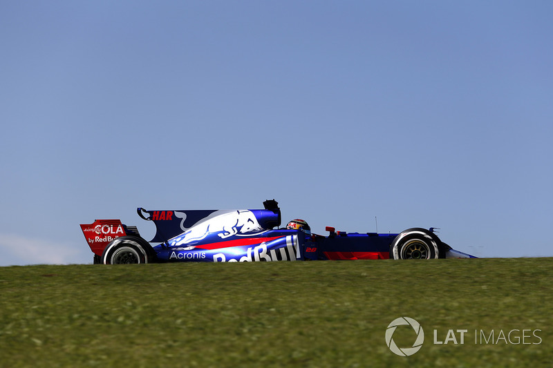 Brendon Hartley, Scuderia Toro Rosso STR12 with engine failure