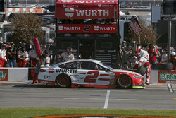 Brad Keselowski, Team Penske Ford pit stop