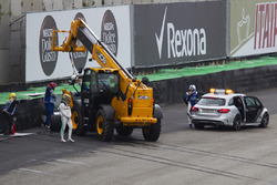 La monoposto incidentata di Lewis Hamilton, Mercedes-Benz F1 W08