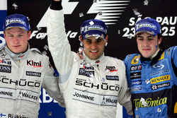 Podyum: 2. Kimi Raikkonen, McLaren, Yarış galibi Juan Pablo Montoya, McLaren, 3. ve Dünya Şampiyonu
