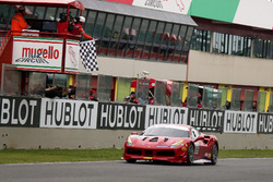 Il vincitore della gara #199 Ferrari of Vancouver Ferrari 488: Wei Lu