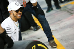 Lewis Hamilton, Mercedes AMG F1, joins in, the practice pitstops