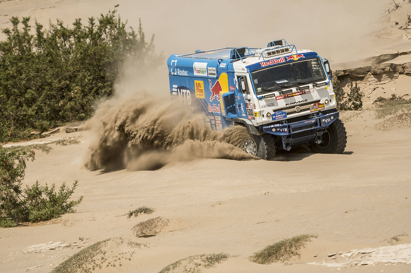 #500 Team Kamaz Master: Eduard Nikolaev, Evgeny Yakovlev, Vladimir Rybakov