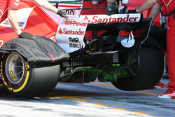 Charles Leclerc, Ferrari SF70H, con la vernice flow-viz per i test aerodinamici sul diffusore