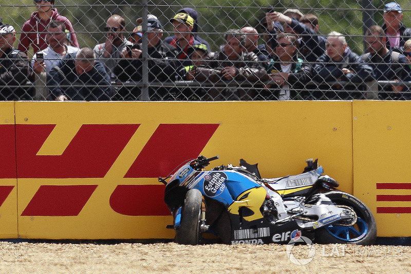 A moto da Marc VDS ficou totalmente destruída.