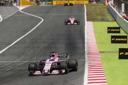 Sergio Perez, Sahara Force India F1 VJM10, Esteban Ocon, Sahara Force India F1 VJM10
