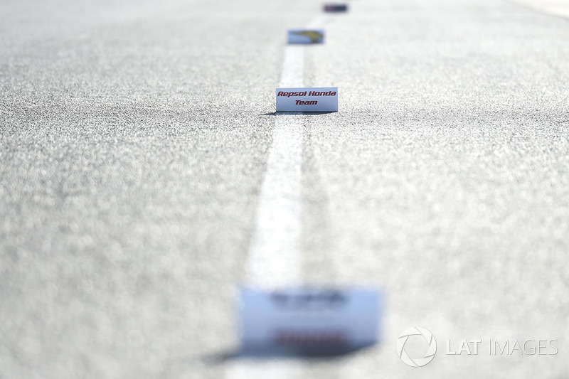 Marcas en pit lane para cambio de moto