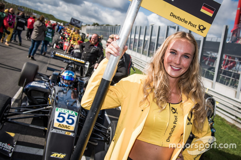 Chica de la parrilla, David Beckmann, Van Amersfoort Racing, Dallara F317 - Mercedes-Benz