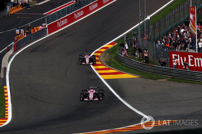 Esteban Ocon, Sahara Force India VJM10 e Sergio Perez, Sahara Force India VJM10