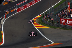 Esteban Ocon, Sahara Force India VJM10 und Sergio Perez, Sahara Force India VJM10