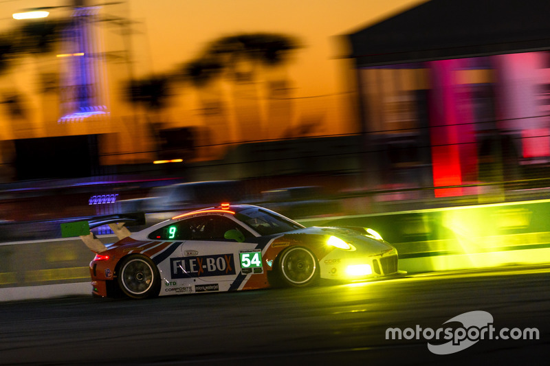 #54 CORE autosport Porsche 911 GT3R: Jon Bennett, Colin Braun, Nic Jönsson