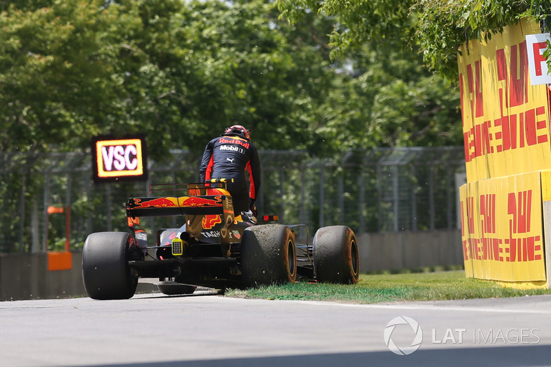 Max Verstappen, Red Bull Racing RB13 met mechanische pech