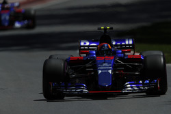 Карлос Сайнс-мл. и Даниил Квят, Scuderia Toro Rosso STR12
