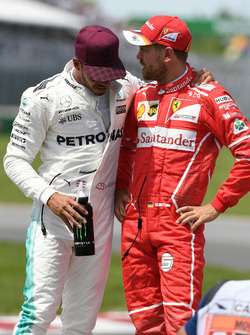 Polesitter Lewis Hamilton, Mercedes AMG F1; 2. Sebastian Vettel, Ferrari