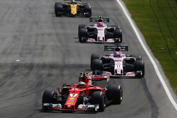 Кими Райкконен, Ferrari SF70H, Серхио Перес и Эстебан Окон, Sahara Force India F1 VJM10
