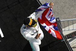 Победитель Льюис Хэмилтон, Mercedes AMG F1