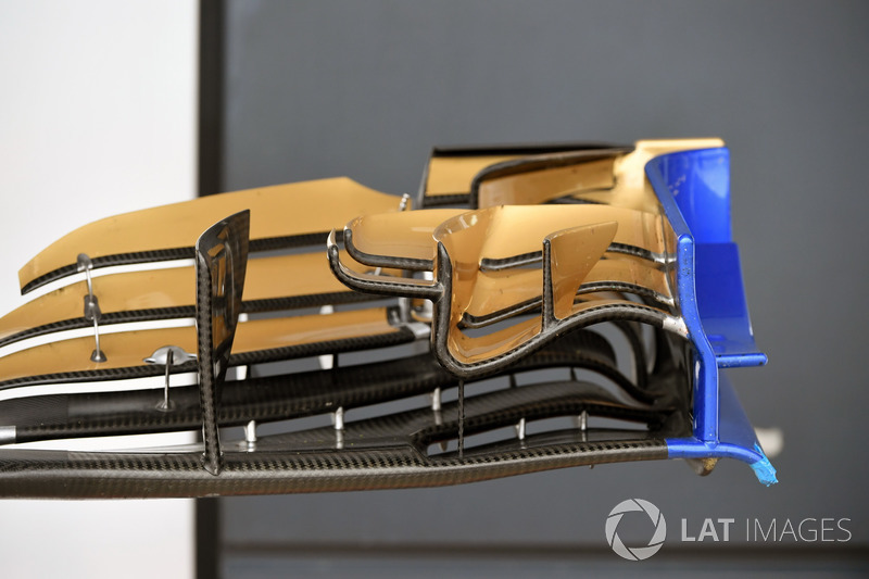 Sauber C36 front wing detail