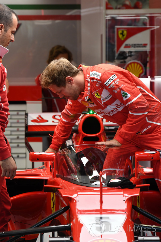 Auto von Sebastian Vettel, Ferrari SF70-H, mit Cockpitschutz Shield