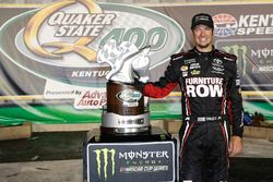 Ganador de la carrera  Martin Truex Jr., Furniture Row Racing Toyota