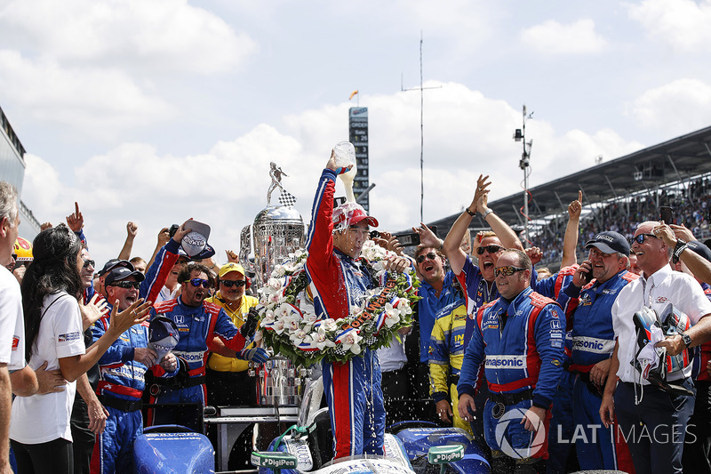 Winner Takuma Sato, Andretti Autosport Honda celebrates